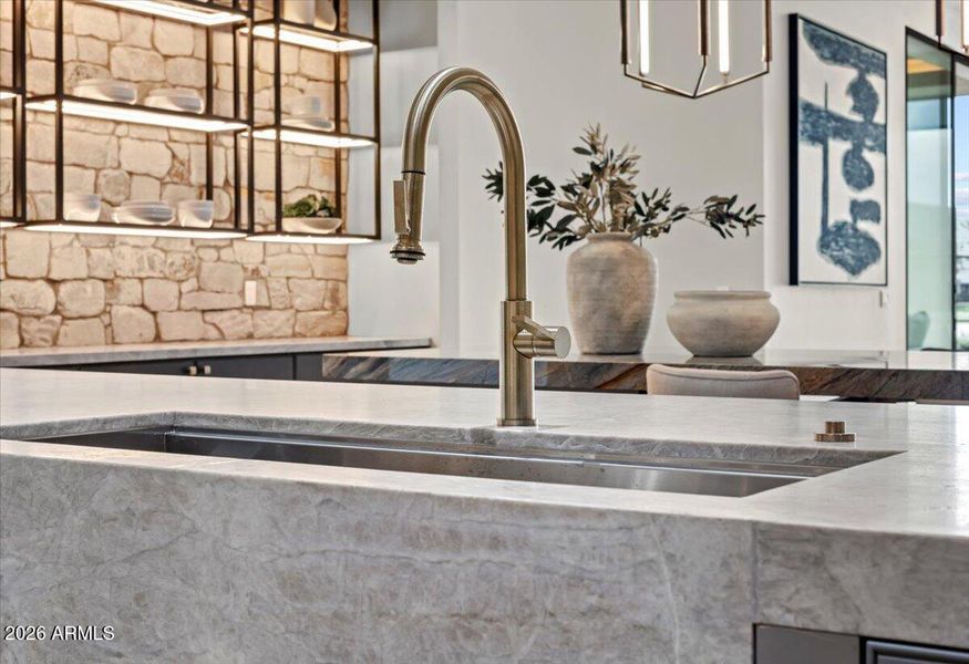 063-9790 N 56th St 82