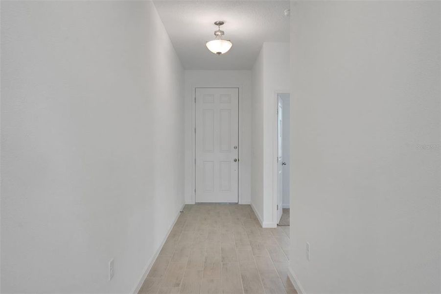 Spacious, unfurnished interior of a new home in Willowbrook North, Winter Haven (Image 10).