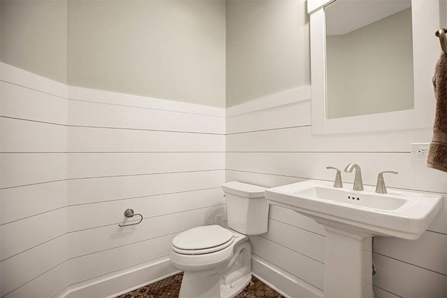 Bar Harbour I, Powder Room