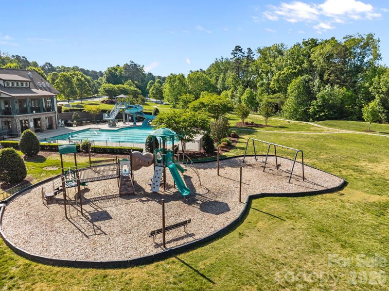 Community amenities in Olmsted, Huntersville (Image 43).