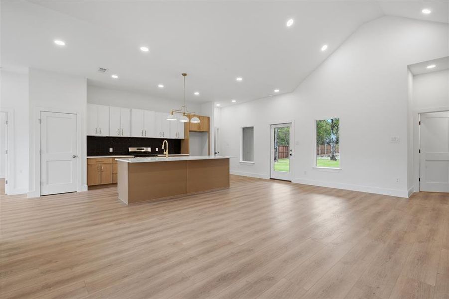 Spacious, unfurnished interior of a new home in , Dallas (Image 17). Spacious, unfurnished interior of a new home in , Dallas (Image 17).