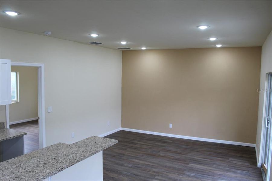 Spacious, unfurnished interior of a new home in , Haines City (Image 9).