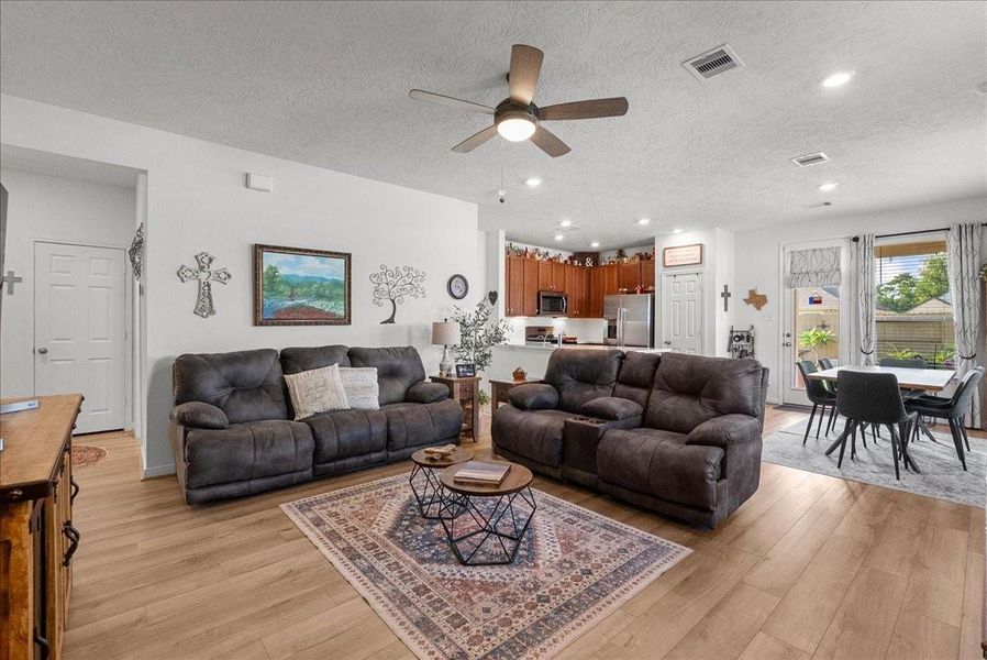 Furnished interior view inside a new home in , Alvin (Image 24). Furnished interior view inside a new home in , Alvin (Image 24).