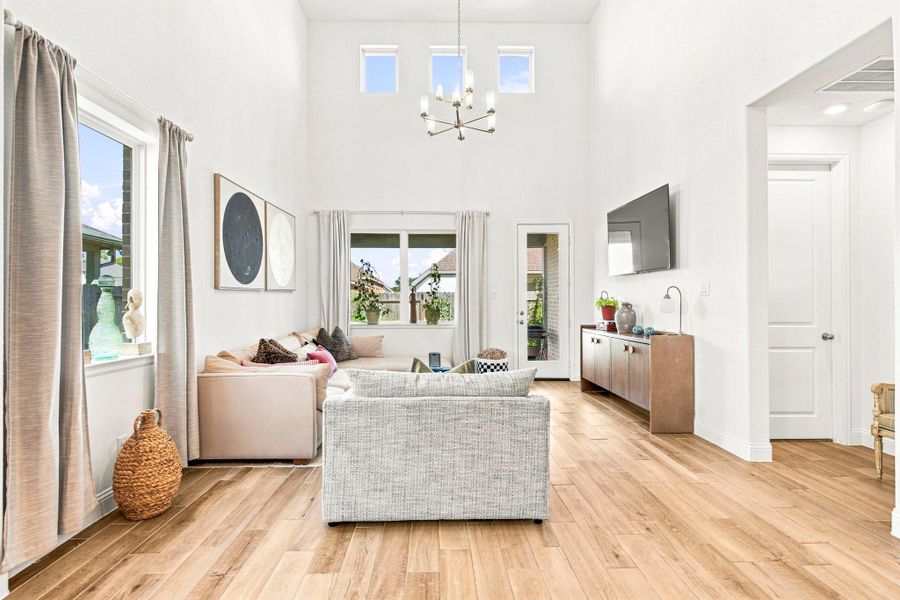 Furnished interior view inside a new home in Sienna 40', Missouri City (Image 30).