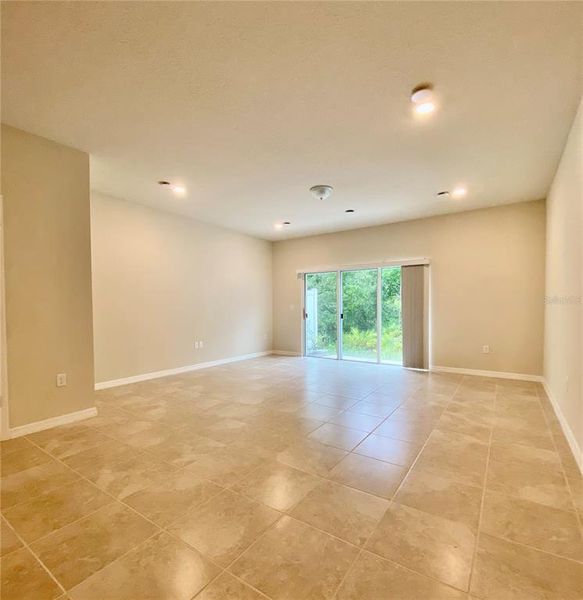 Spacious, unfurnished interior of a new home in , Kissimmee (Image 17).