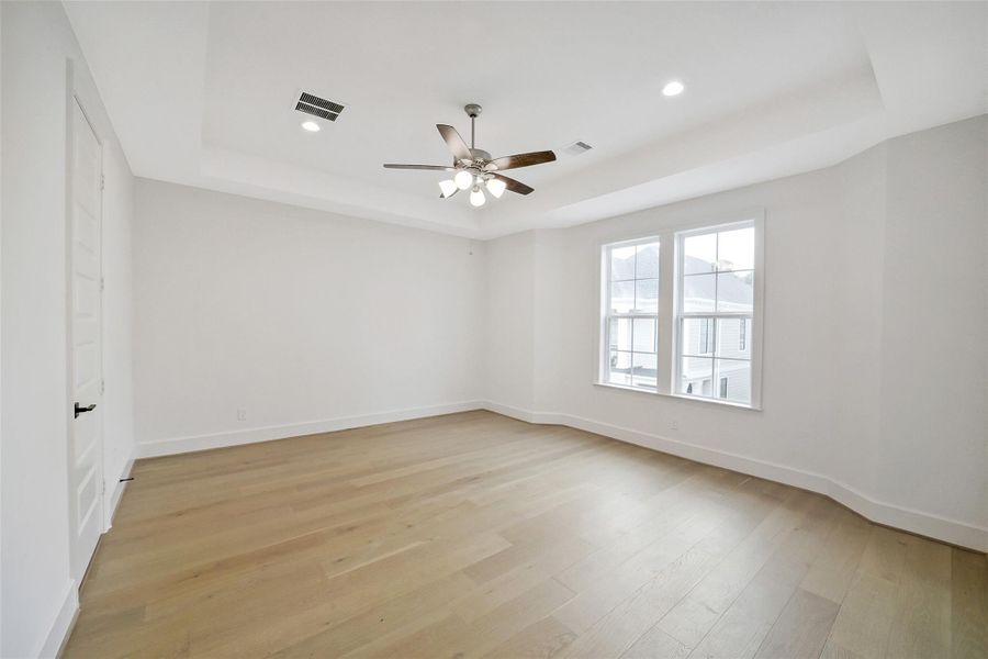 Spacious, unfurnished interior of a new home in Reserve in Memorial, Houston (Image 21). Spacious, unfurnished interior of a new home in Reserve in Memorial, Houston (Image 21).