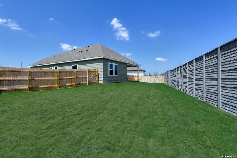 Exterior details and patio area of a home in Saddlebrook Ranch, Schertz (Image 3).