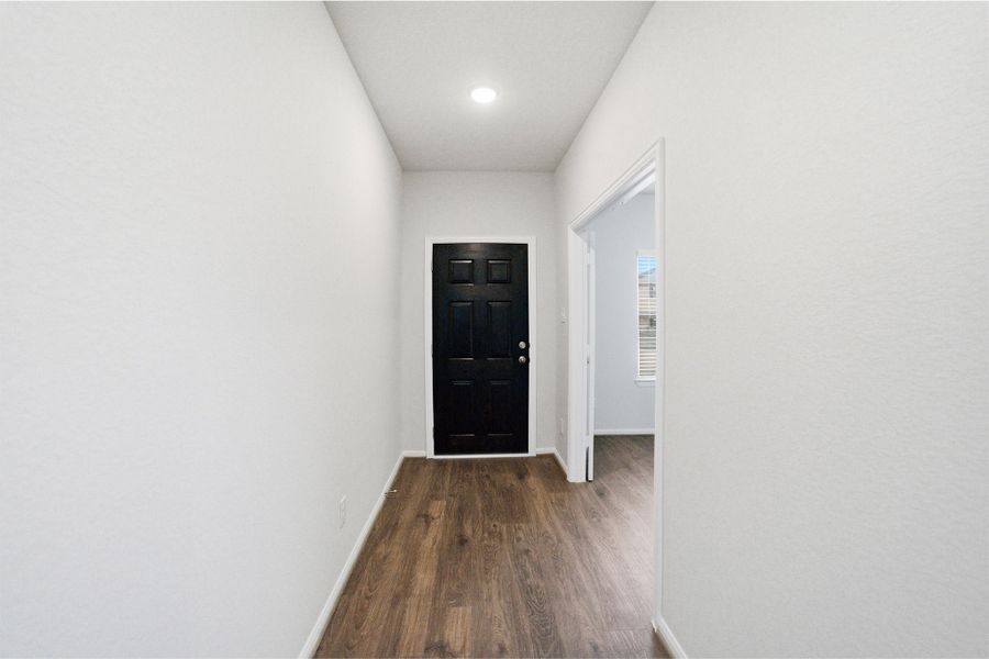 Spacious, unfurnished interior of a new home in Pearlbrook, Texas City (Image 15).