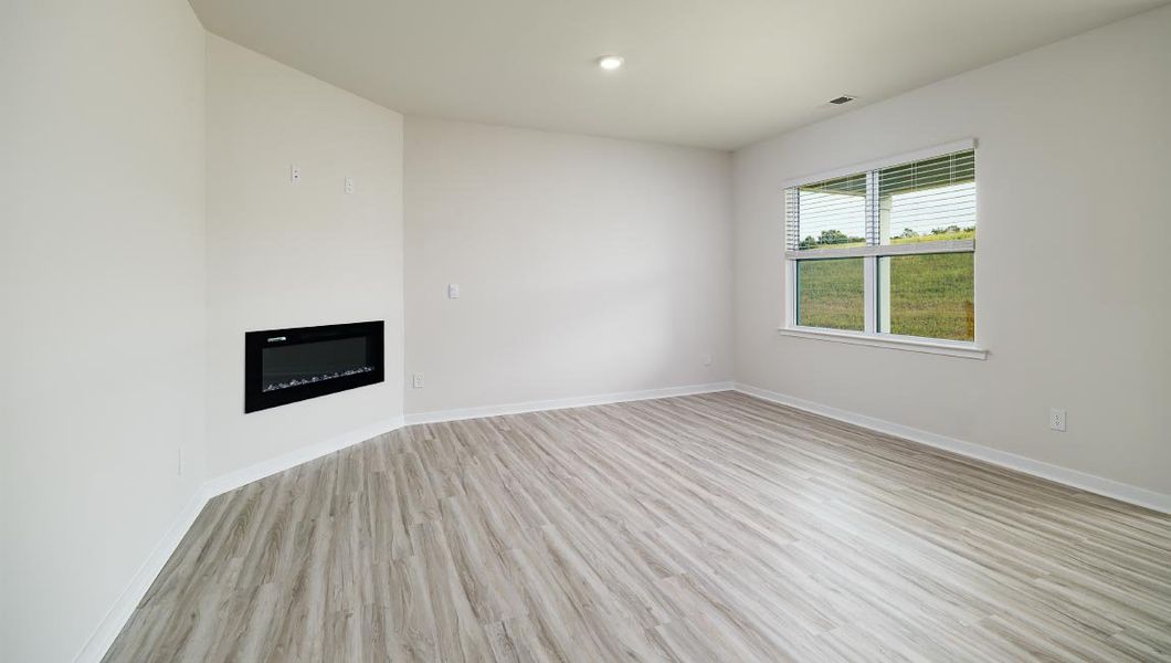Spacious, unfurnished interior of a new home in Valley View, Waynesville (Image 13).