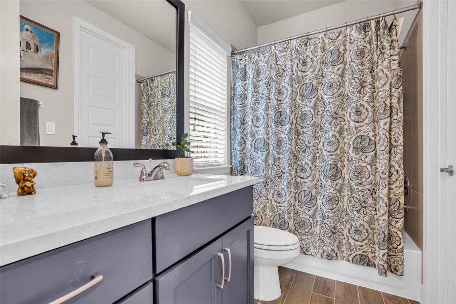 En-suite bathroom in the front bedroom. En-suite bathroom in the front bedroom.