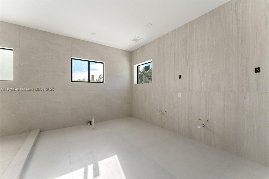 Spacious, unfurnished interior of a new home in , Miami (Image 11).