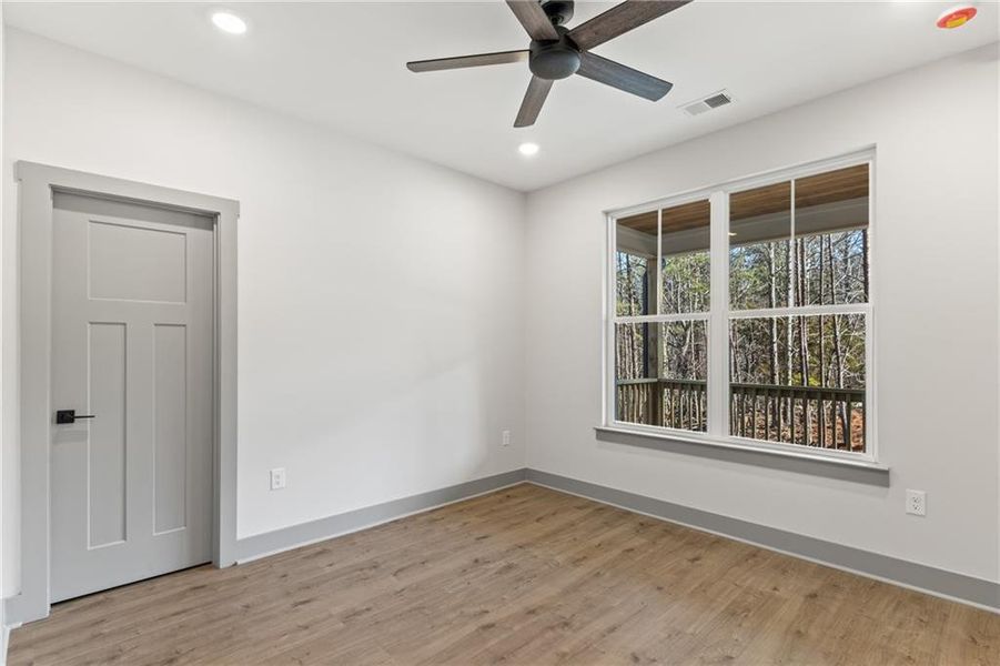 Spacious, unfurnished interior of a new home in , Jasper (Image 38).