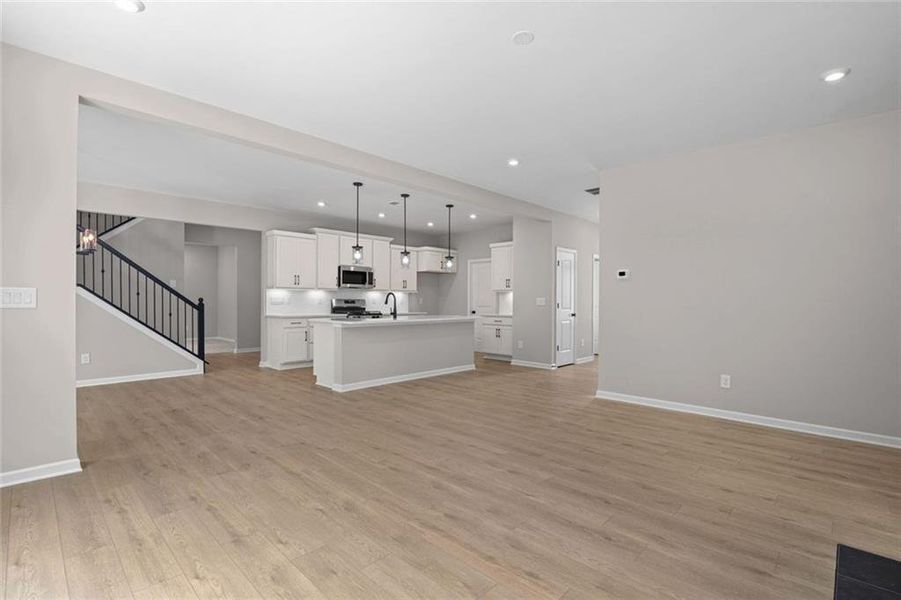 Spacious, unfurnished interior of a new home in Pickens Bluff, Dallas (Image 14).