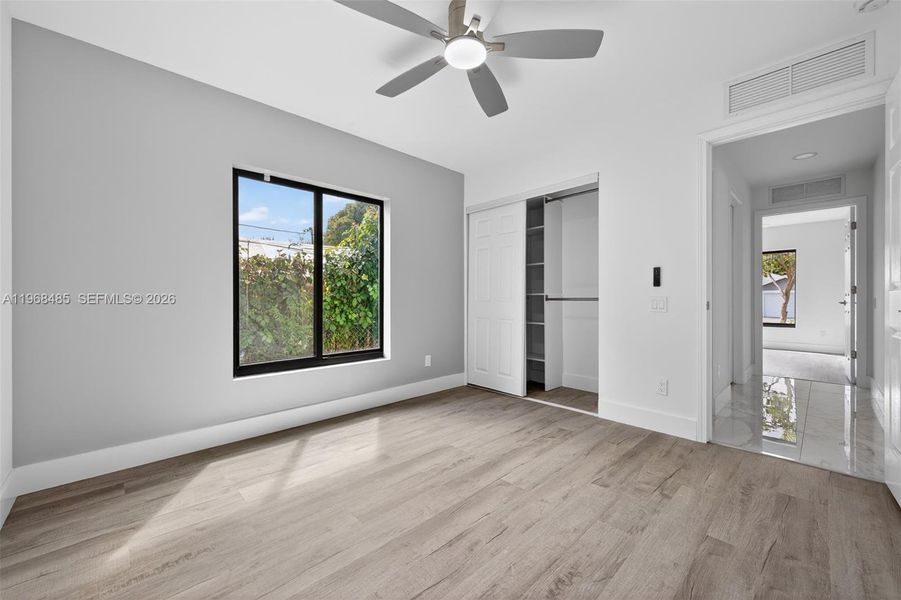 Spacious, unfurnished interior of a new home in , Fort Lauderdale (Image 14).