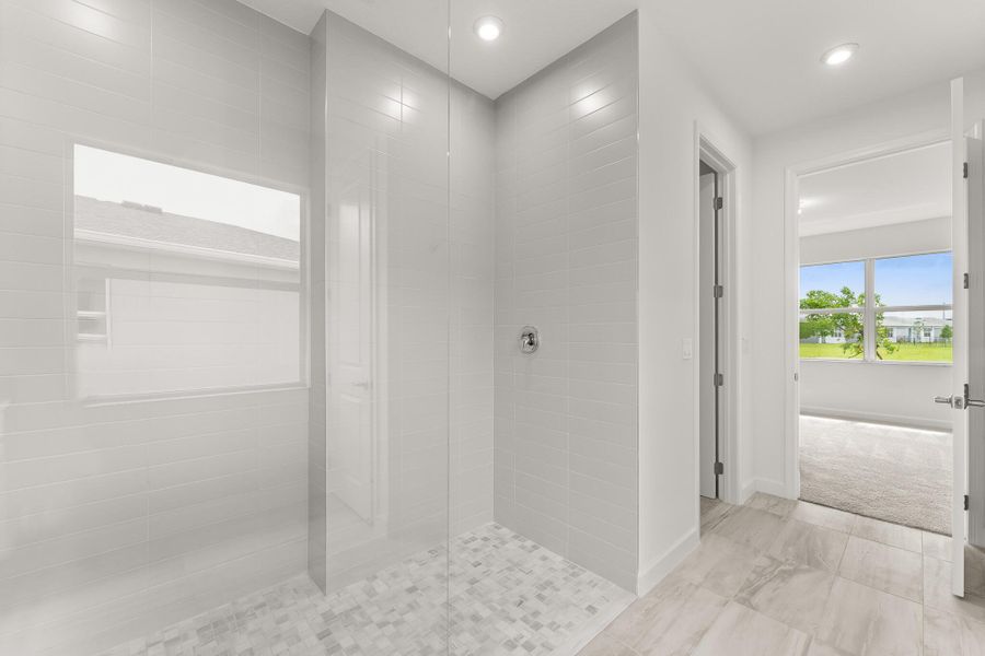 Spacious, unfurnished interior of a new home in Tradition - Kenley, Port St. Lucie (Image 8).