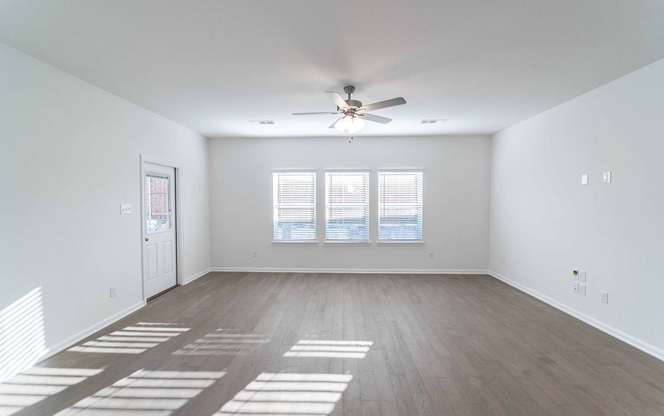 Spacious, unfurnished interior of a new home in Travis Ranch, Forney (Image 9).