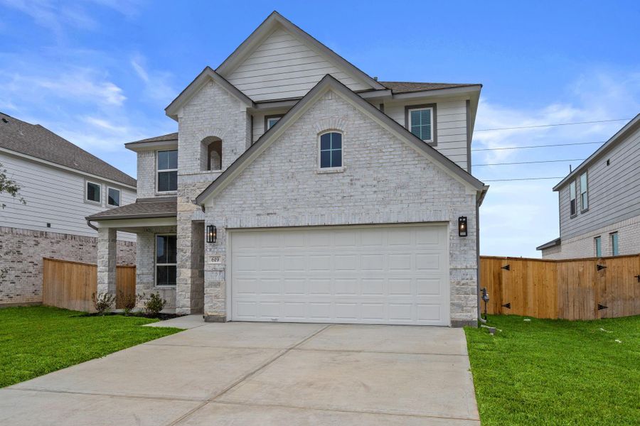 Front exterior of a new home in Huntington Place, Rosharon, TX, highlighting curb appeal (Image 14). Front exterior of a new home in Huntington Place, Rosharon, TX, highlighting curb appeal (Image 14).