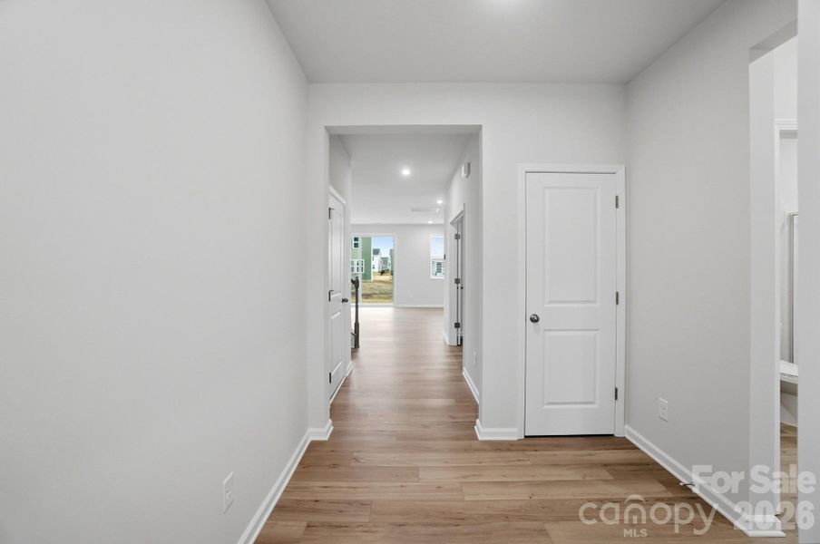 Spacious, unfurnished interior of a new home in Waxhaw Landing, Monroe (Image 34).