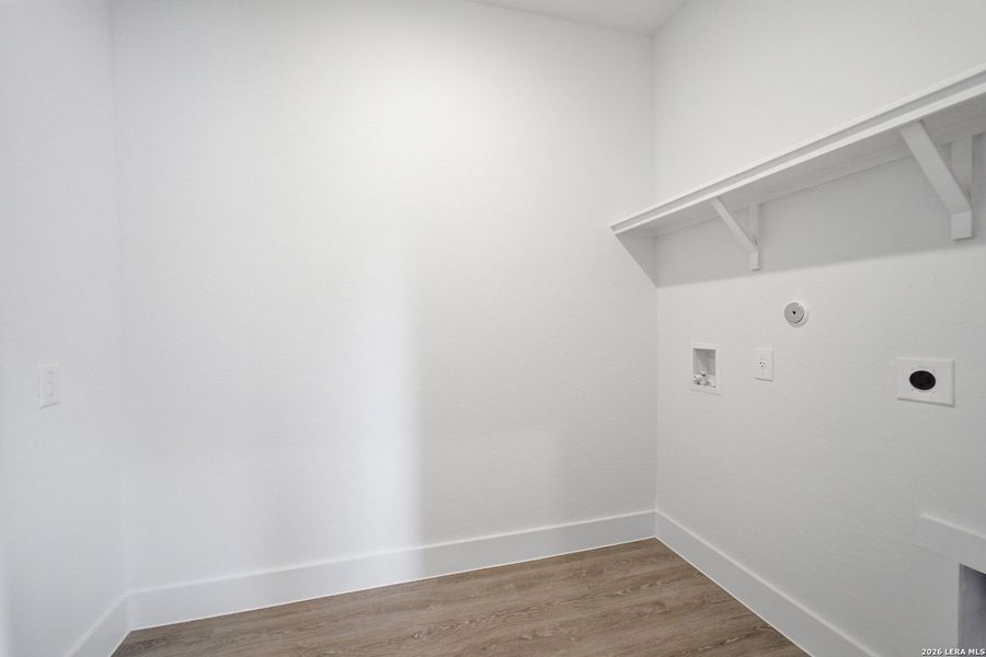 Spacious, unfurnished interior of a new home in Garden Grove, San Antonio (Image 32).