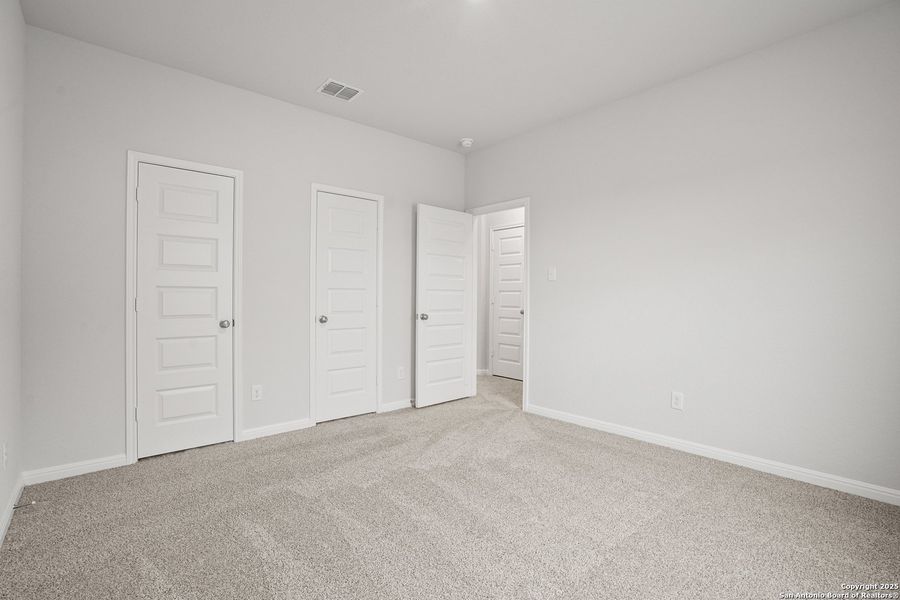 Spacious, unfurnished interior of a new home in Hunters Ranch, San Antonio (Image 25). Spacious, unfurnished interior of a new home in Hunters Ranch, San Antonio (Image 25).