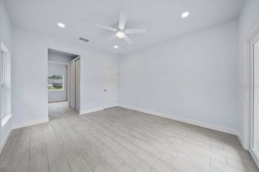 Spacious, unfurnished interior of a new home in , Cocoa (Image 19).