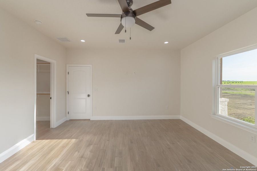 Spacious, unfurnished interior of a new home in , Poteet (Image 11).