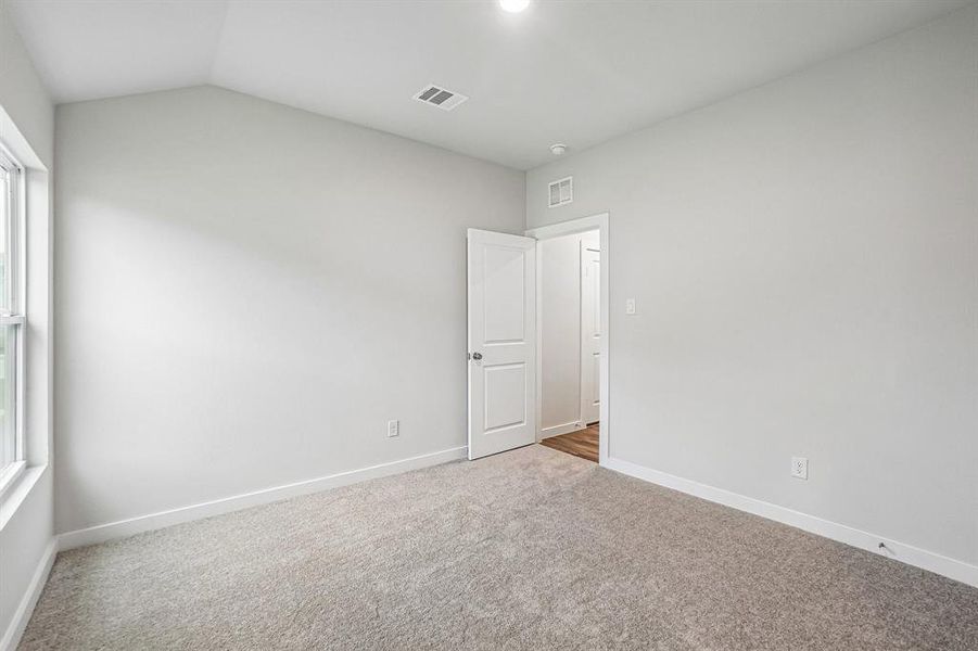 Spacious, unfurnished interior of a new home in Middlefield Village, Dallas (Image 28).