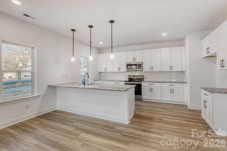 Breakfast bar / Kitchen