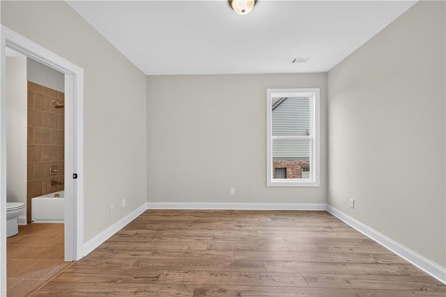 Spacious, unfurnished interior of a new home in , Jefferson (Image 50).