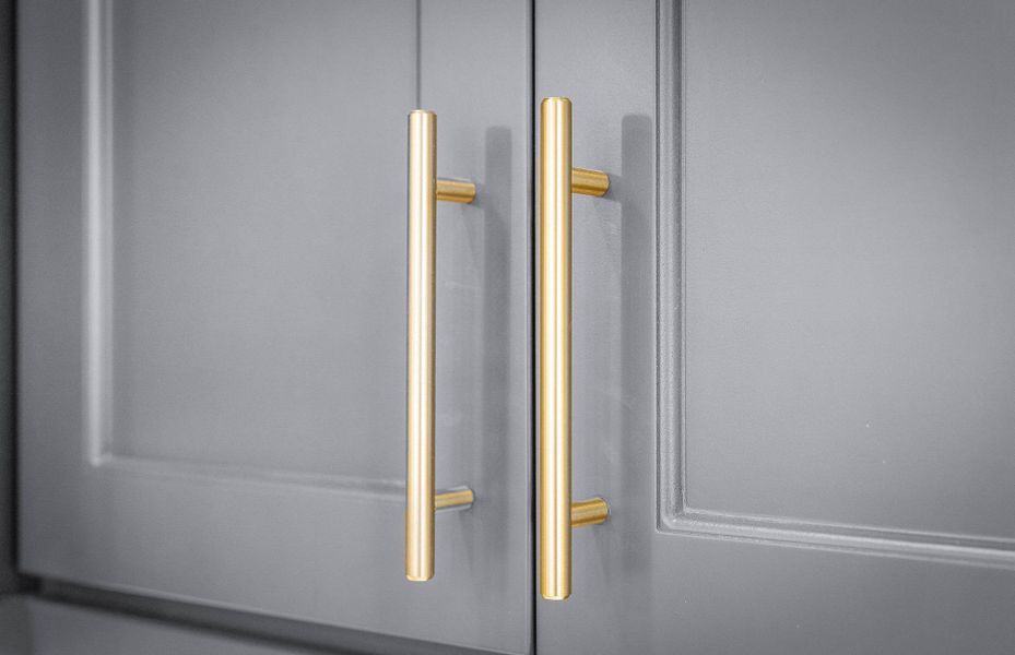 Representative interior finishes for a home built from the Compass by Del Webb in Sun City Texas, Georgetown (Image 15).