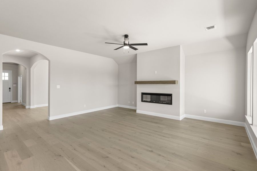 Spacious, unfurnished interior of a new home in Lovers Landing, Forney (Image 19). Spacious, unfurnished interior of a new home in Lovers Landing, Forney (Image 19).
