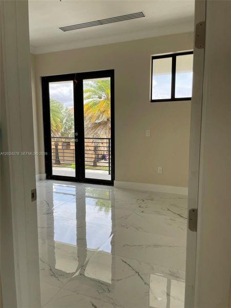 Spacious, unfurnished interior of a new home in , Miami (Image 12).