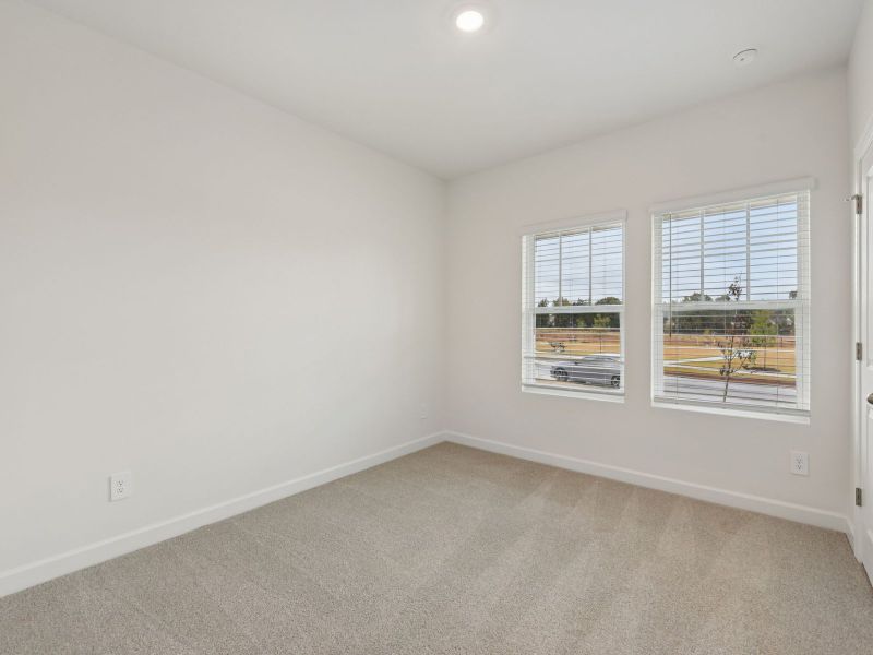 Spacious, unfurnished interior of a new home in Brighton Springs, York (Image 16).