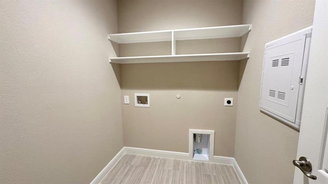 Spacious, unfurnished interior of a new home in Rock Creek Ranch, Fort Worth (Image 11). Spacious, unfurnished interior of a new home in Rock Creek Ranch, Fort Worth (Image 11).