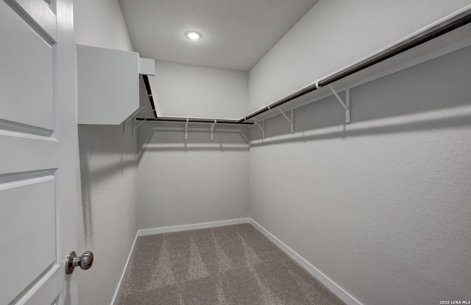 Spacious, unfurnished interior of a new home in Garden Grove, San Antonio (Image 27).
