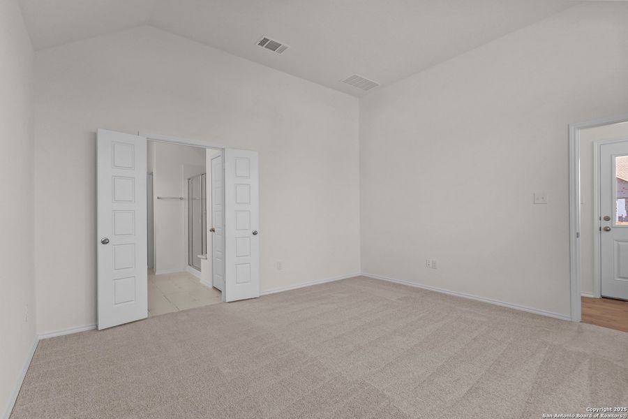 Spacious, unfurnished interior of a new home in Sunflower Ridge, New Braunfels (Image 13). Spacious, unfurnished interior of a new home in Sunflower Ridge, New Braunfels (Image 13).