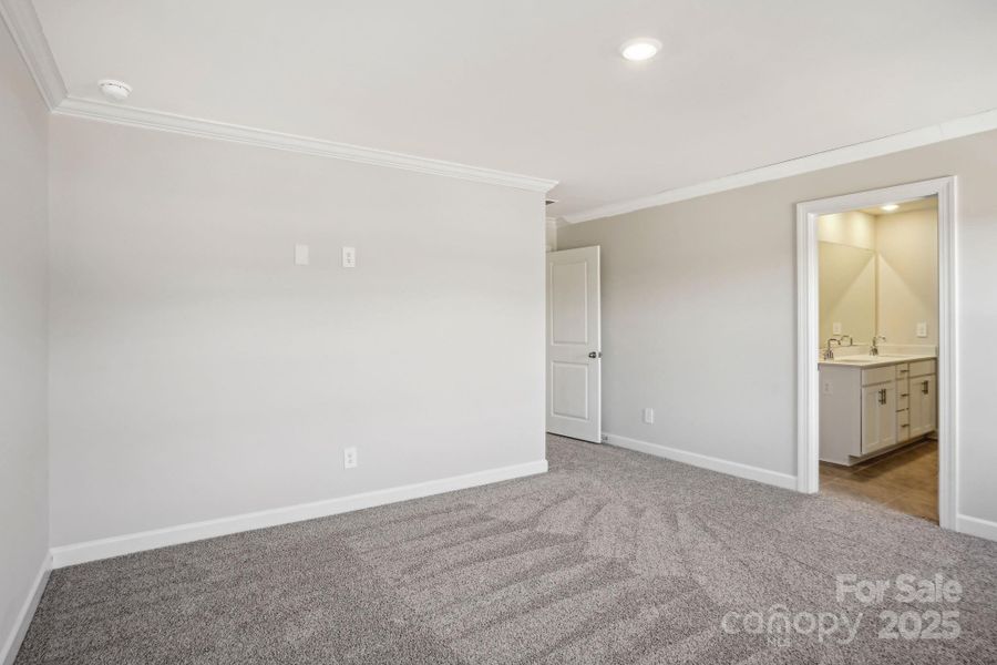 Spacious, unfurnished interior of a new home in Walnut Reserve, Conover (Image 23).