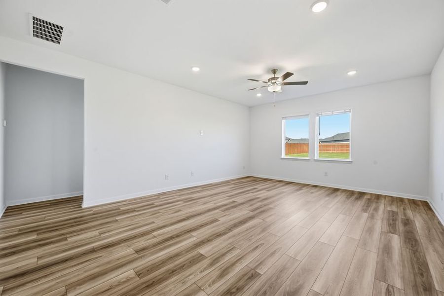 Spacious, unfurnished interior of a new home in Emory Crossing 50s, Hutto (Image 10).