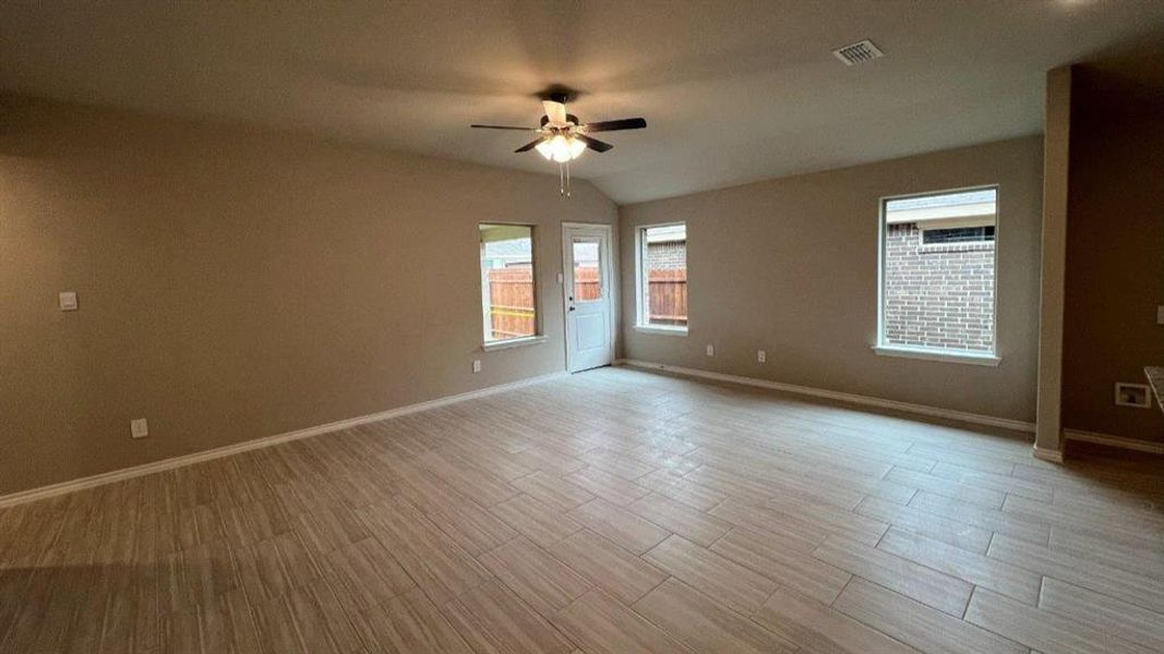 Spacious, unfurnished interior of a new home in Rosewood at Beltmill, Fort Worth (Image 15).