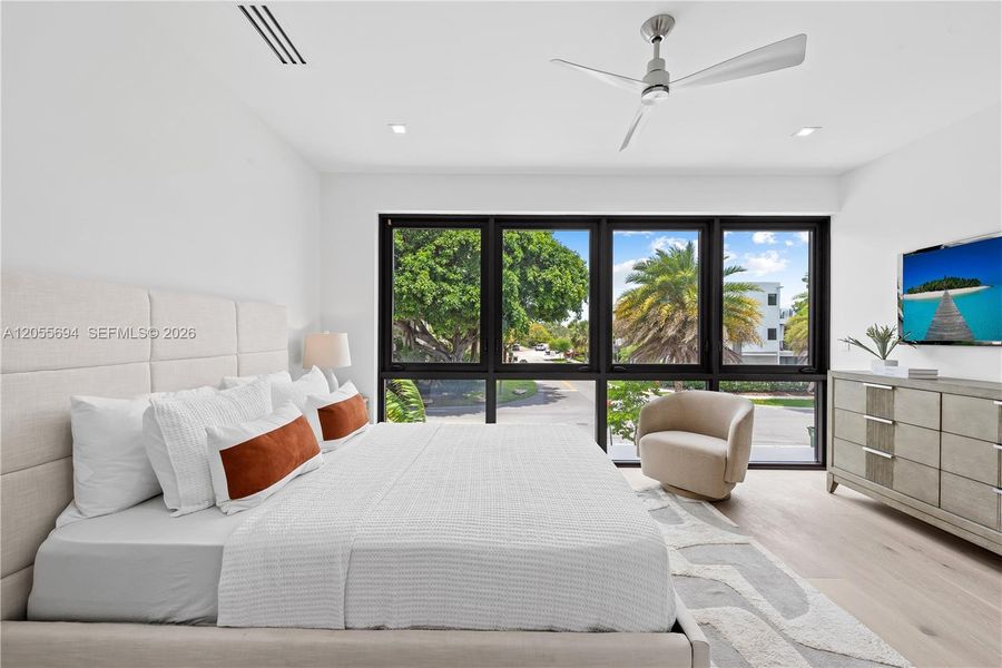 Furnished interior view inside a new home in , Fort Lauderdale (Image 45).