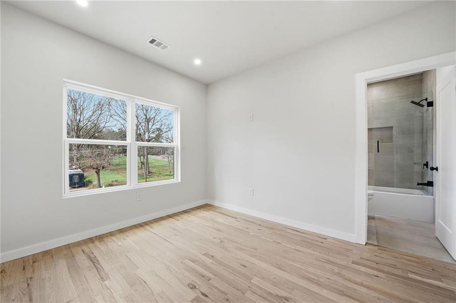Spacious, unfurnished interior of a new home in , Scottdale (Image 41).
