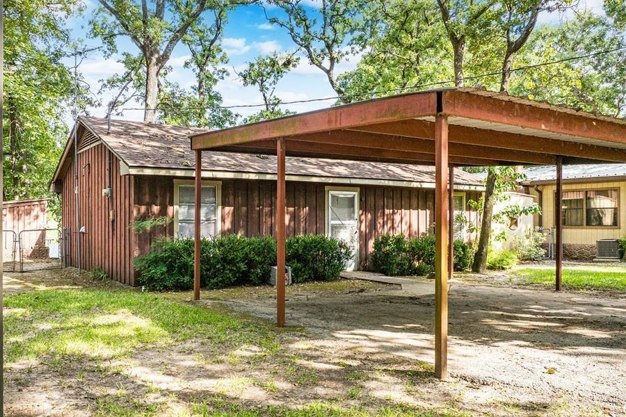 Community amenities in , Gun Barrel City (Image 19).