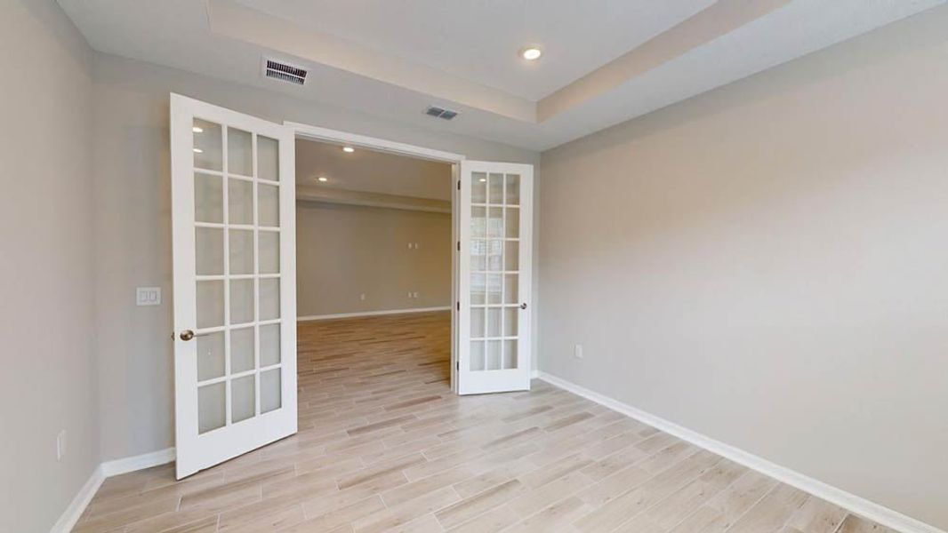 Spacious, unfurnished interior of a new home in Headwaters at Lofton Creek, Yulee (Image 8).