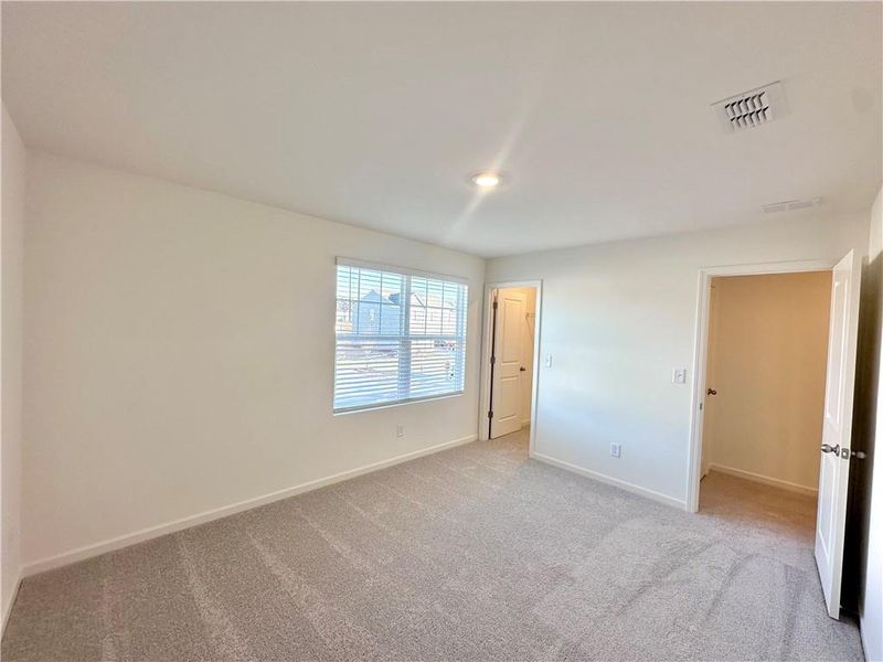 Spacious, unfurnished interior of a new home in Mt. Tabor Ridge, Dallas (Image 10).