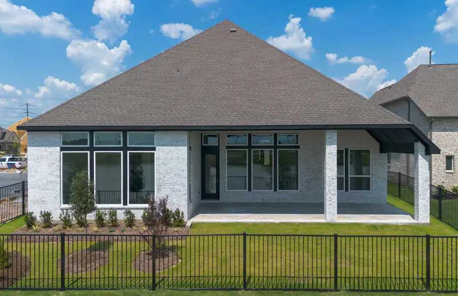Representative exterior details of a home built from the 3663 by Ravenna Homes in Artavia 70′, Conroe (Image 4).