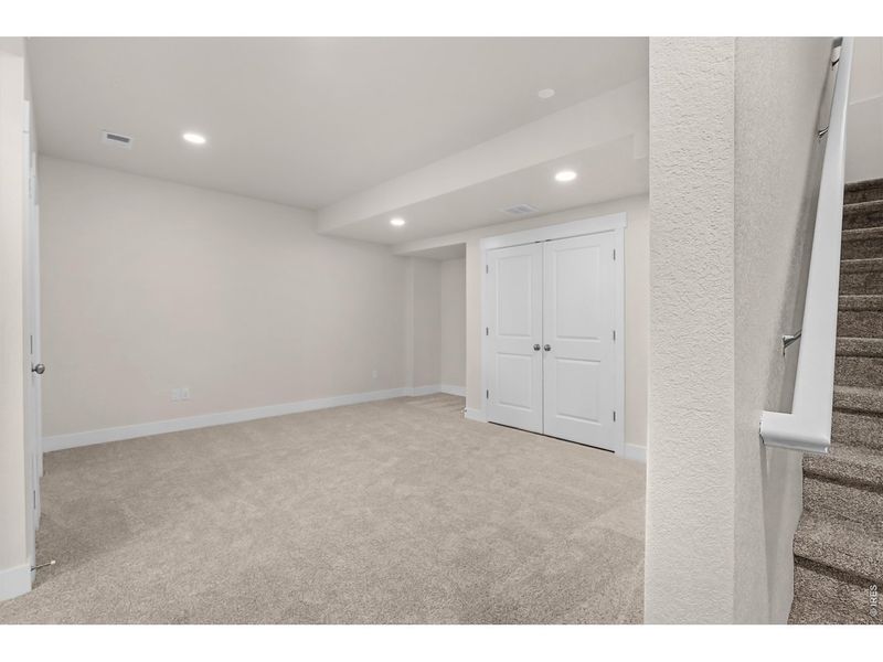 Spacious, unfurnished interior of a new home in The Lakes at Centerra - The Shores, Loveland (Image 22).