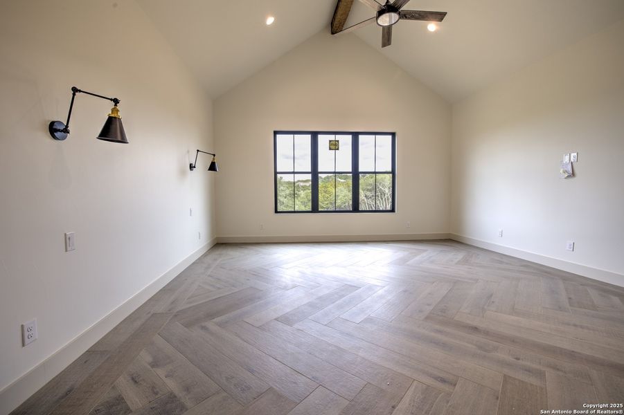 Spacious, unfurnished interior of a new home in , New Braunfels (Image 17).