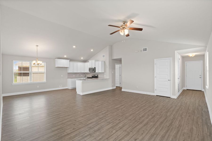 Spacious, unfurnished interior of a new home in Sunterra, Katy (Image 25).