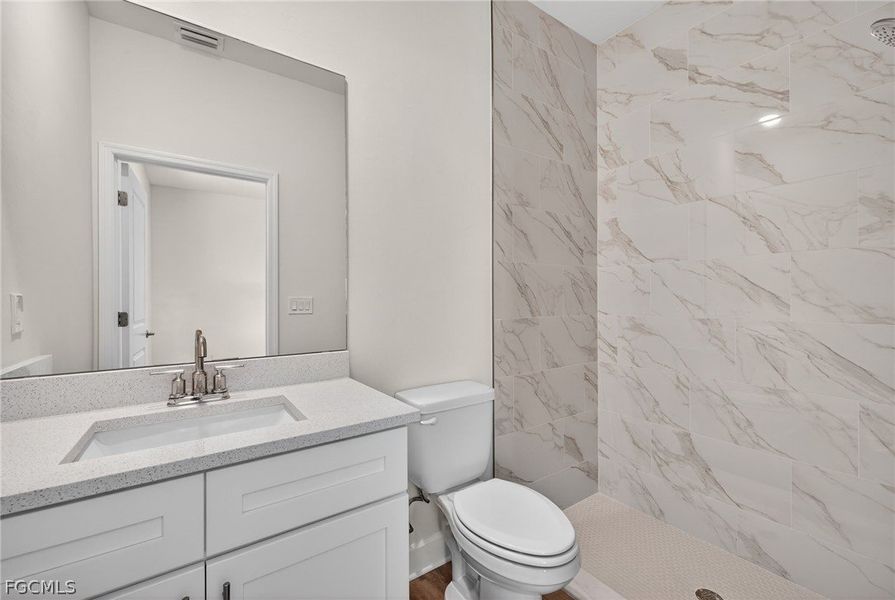 Furnished interior view inside a new home in Cape Coral, Cape Coral (Image 10).