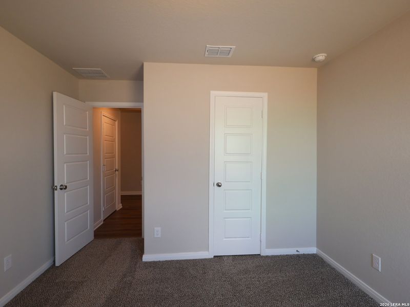 Spacious, unfurnished interior of a new home in Chaparral Ranch, Floresville (Image 18).